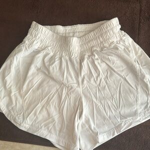 Lululemon hotty hot 4” shorts